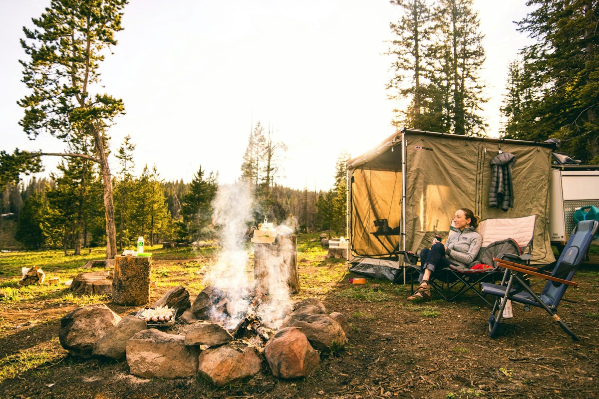 Easy Campfire Dessert Recipes for Beginners 1 Easy campfire dessert recipes - Cast iron skillet cooking warm desserts over outdoor campfire coals