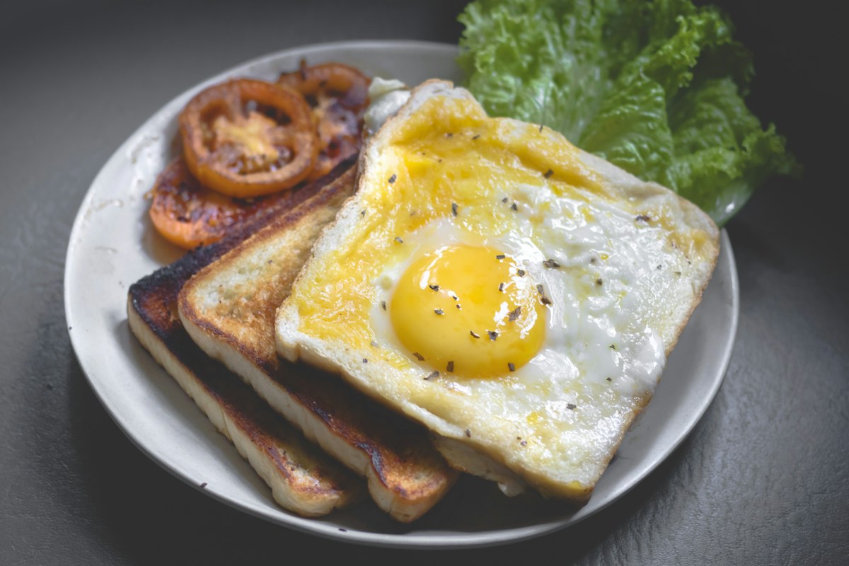 What to eat when camping without a stove - Organized camp breakfast and lunch foods ready to eat outdoors without a stove