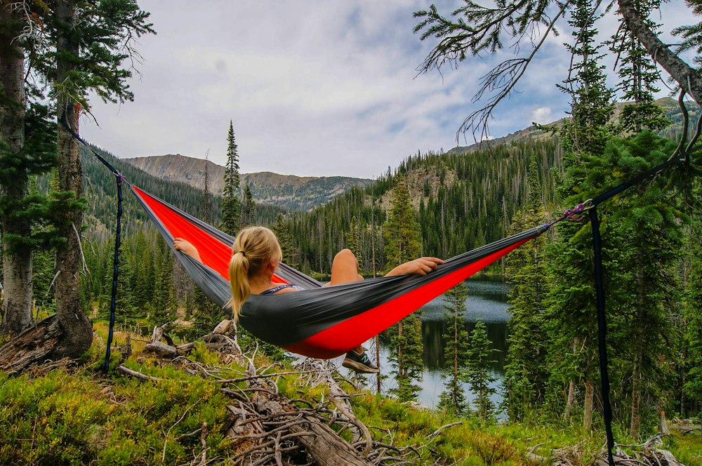 Enjoying relaxed wilderness dining outdoors without complicated cookware